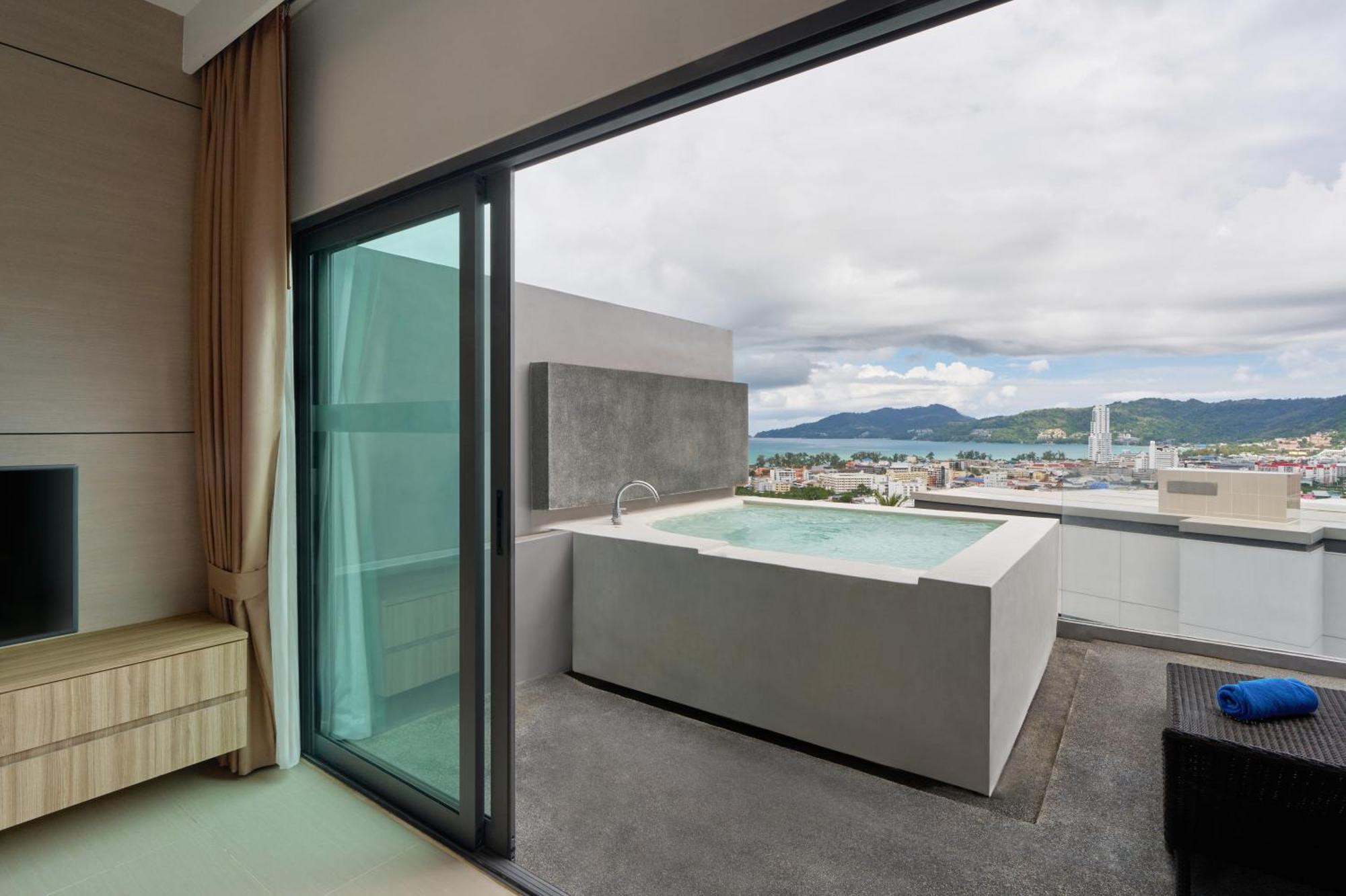 Hotel Patong Bay Hill Extérieur photo